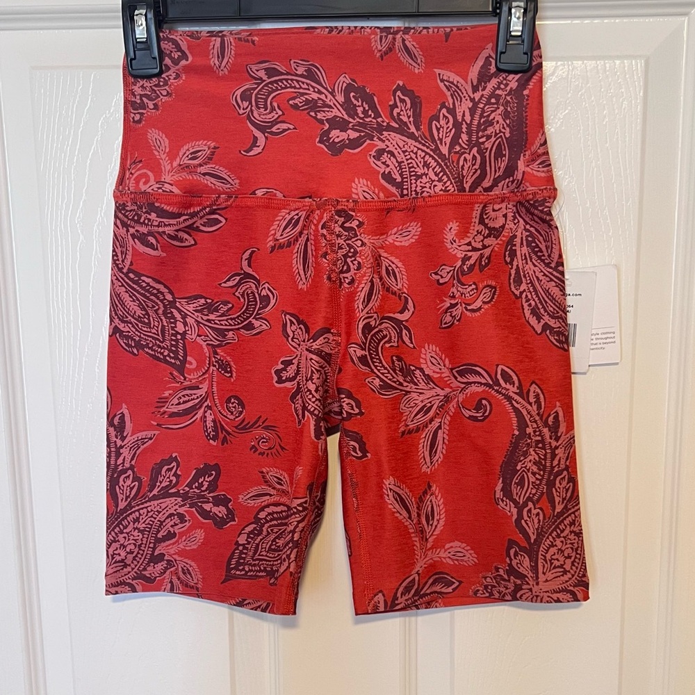 Beyond Yoga High Waisted Shorts Orange Paisley Size Medium NWT - Picture 2 of 7